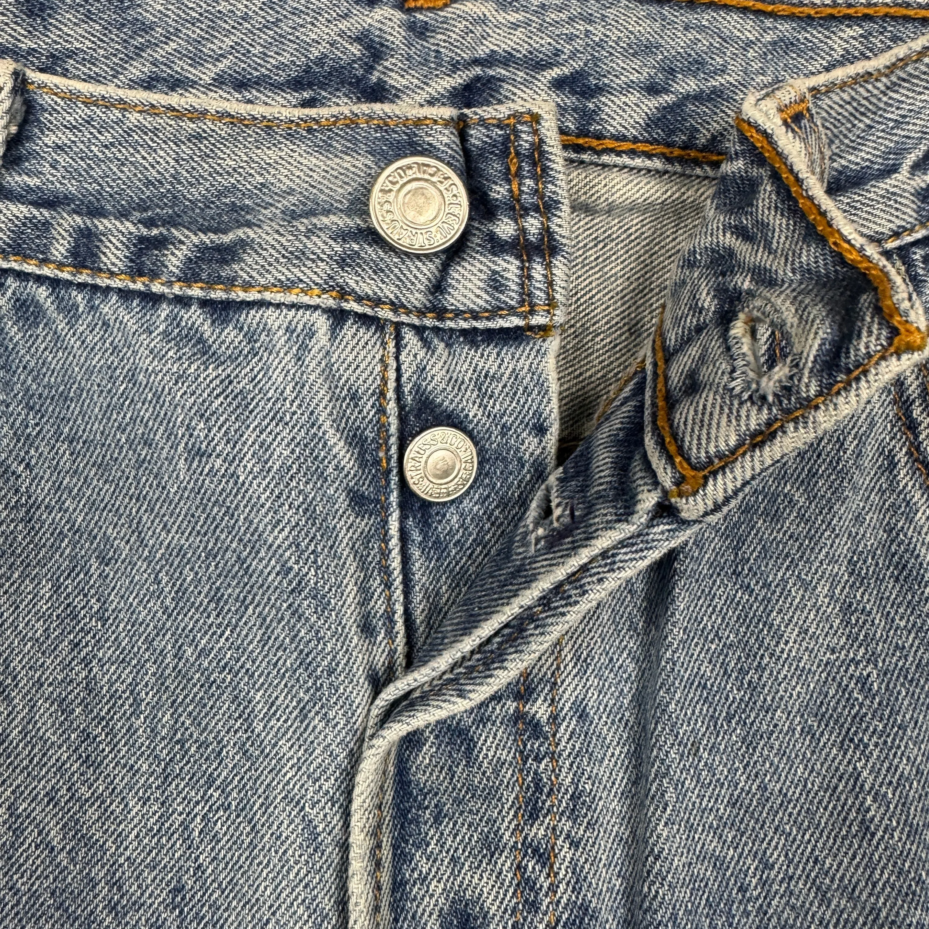 90s Light Wash Levi's 501 Denim Jeans 33x31 0799
