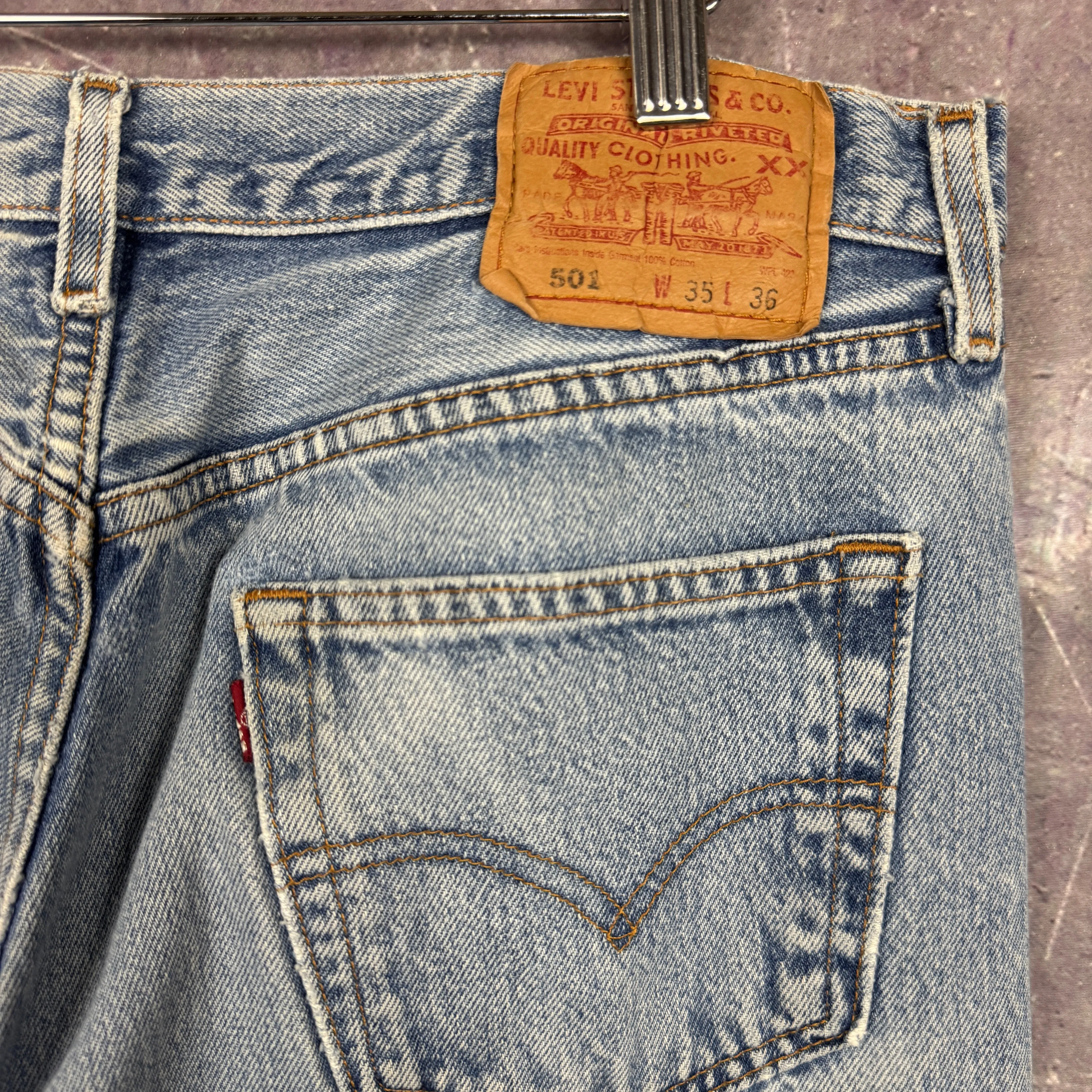 90s Light Wash Levi's 501 Denim Jeans 33x35 0702