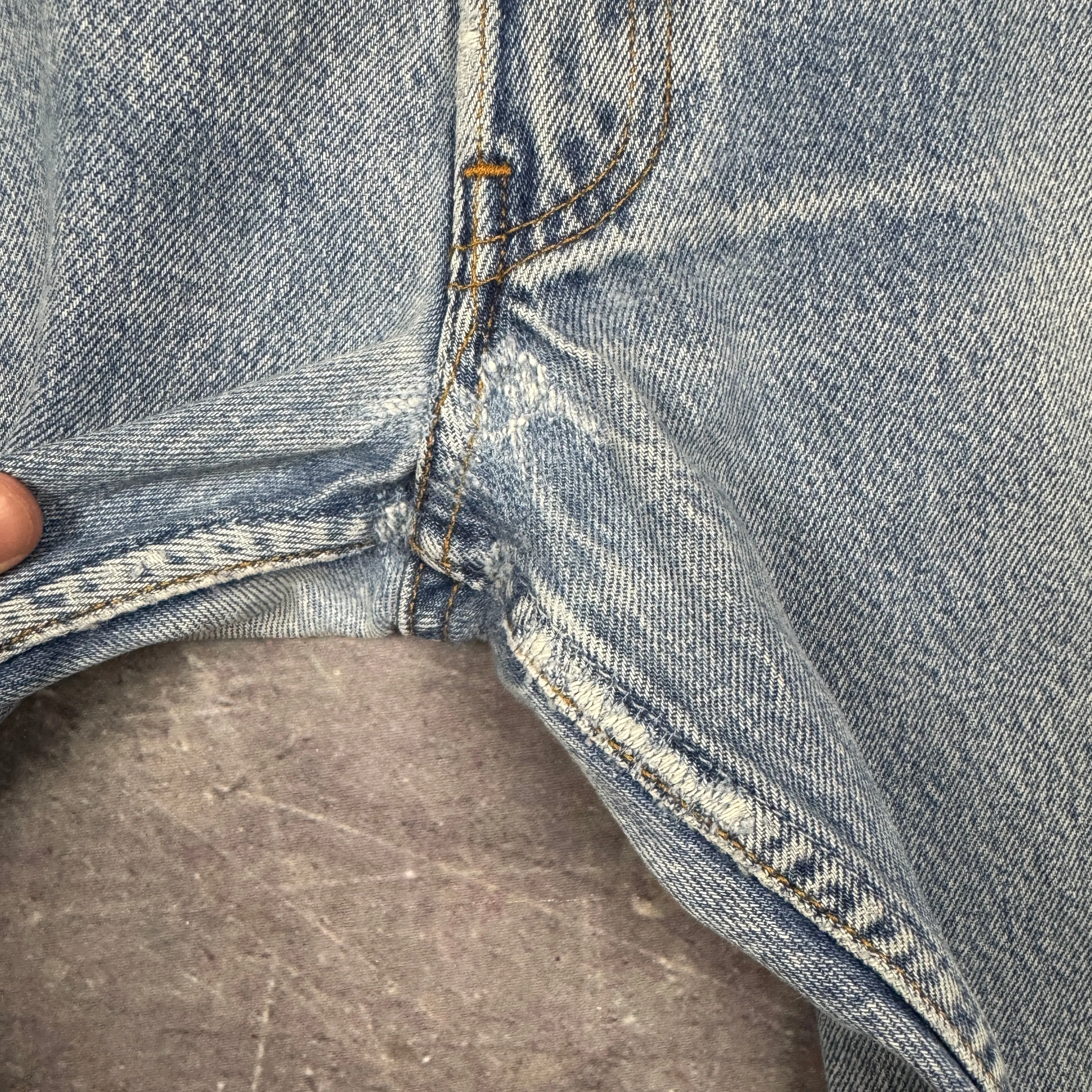 90s Light Wash Levi's 501 Denim Jeans 33x35 0702