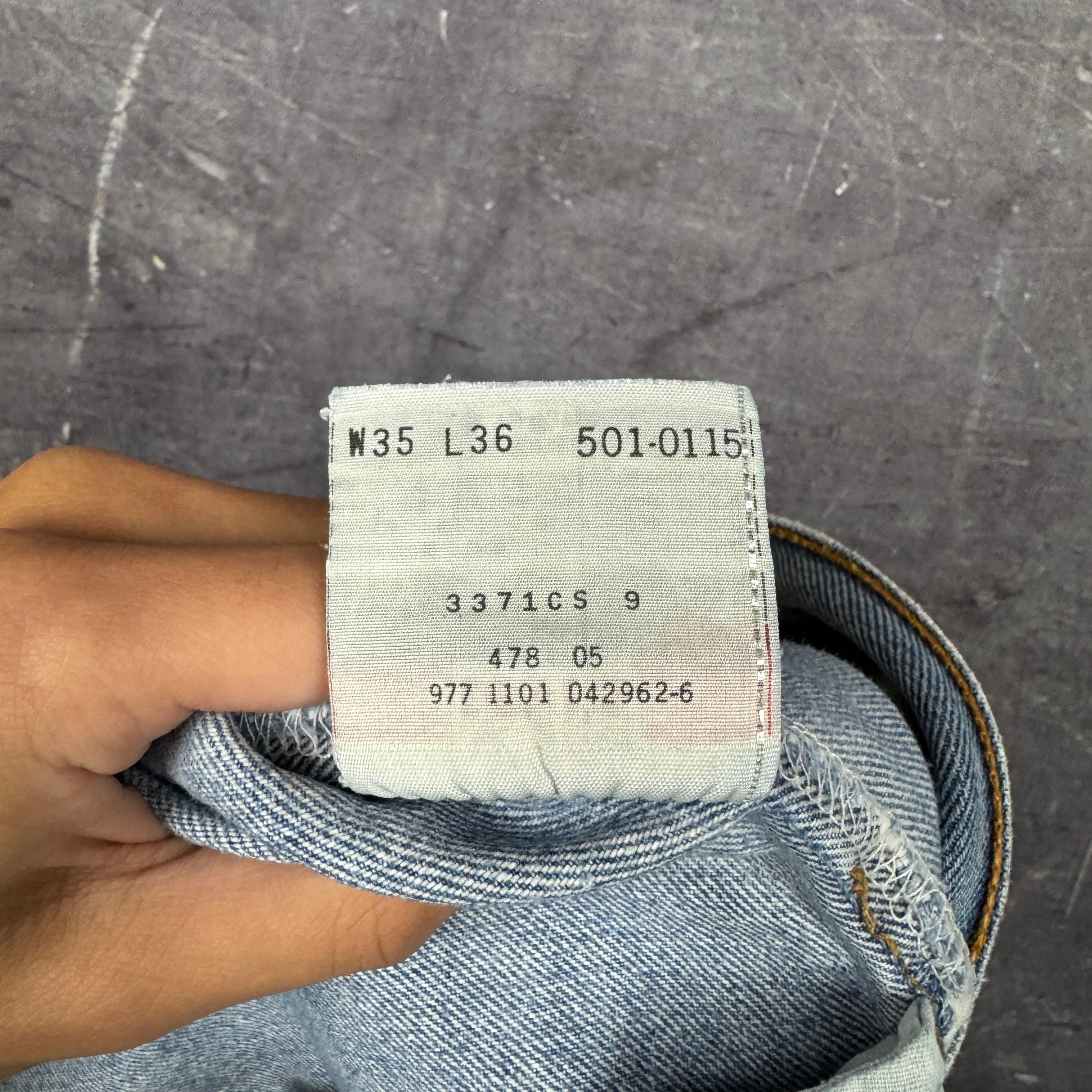 90s Light Wash Levi's 501 Denim Jeans 33x35 0702