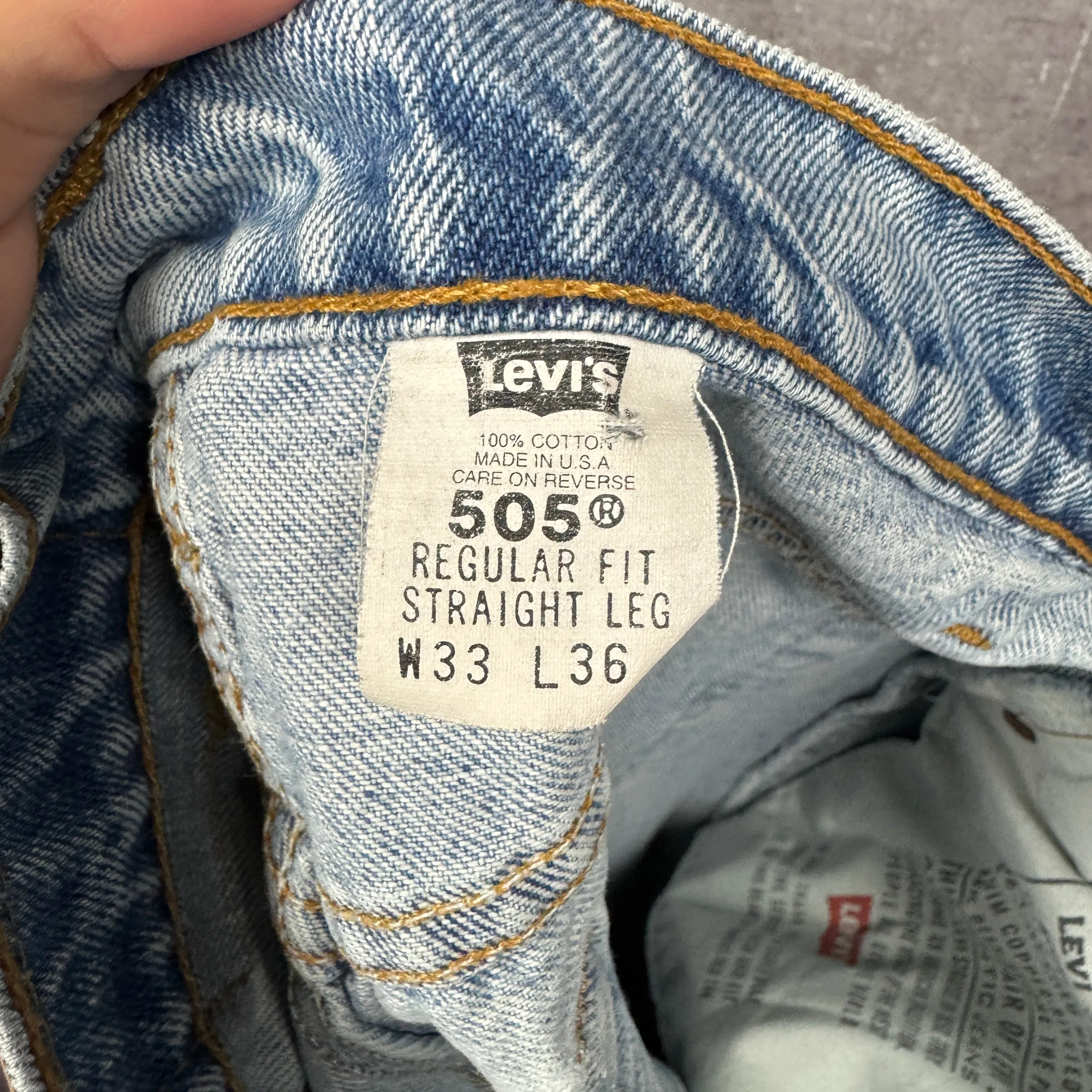 90s Light Wash Levi's 505 Denim Jeans 31x28 0697