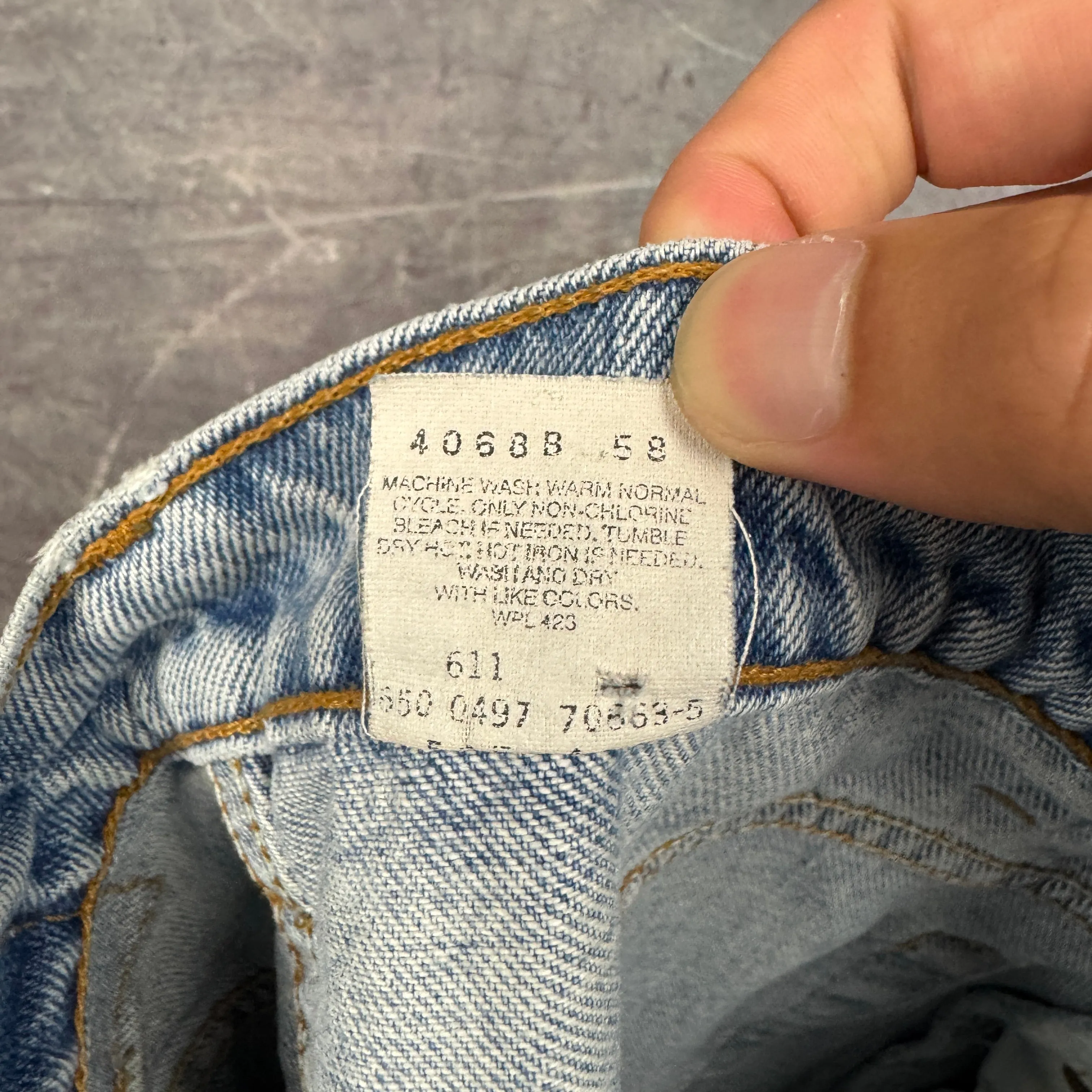 90s Light Wash Levi's 505 Denim Jeans 31x28 0697