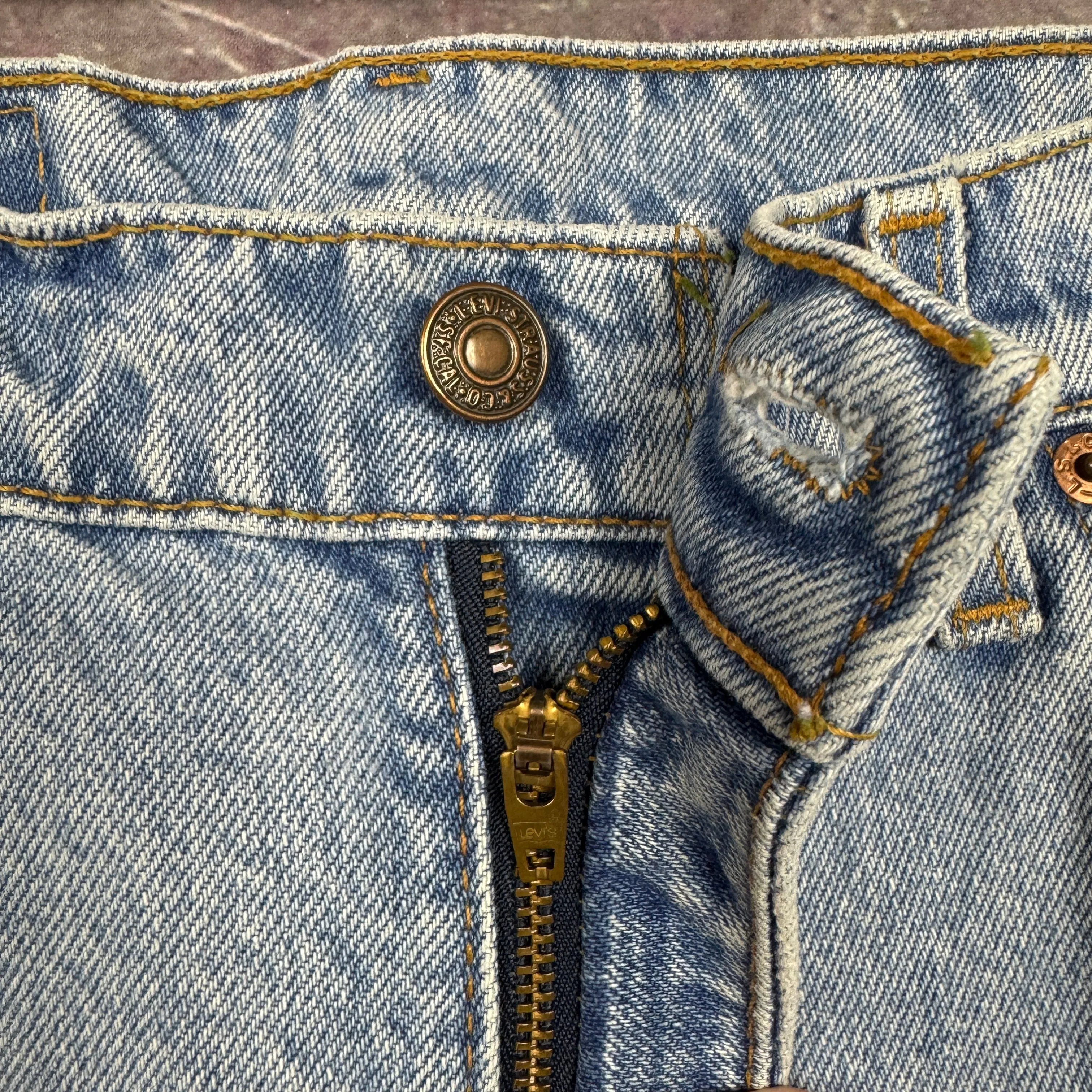 90s Light Wash Levi's 505 Denim Jeans 35x29 0734