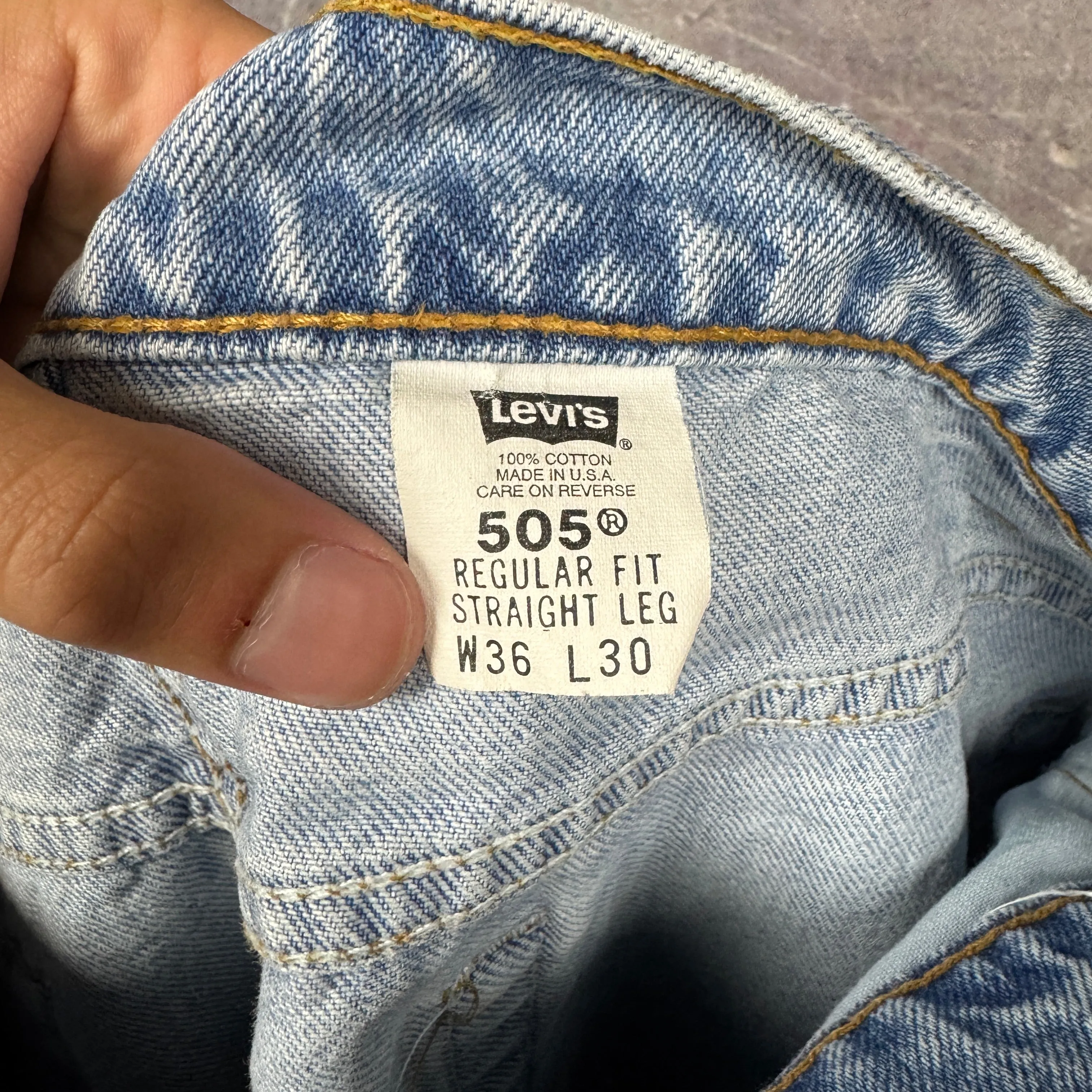 90s Light Wash Levi's 505 Denim Jeans 35x29 0734