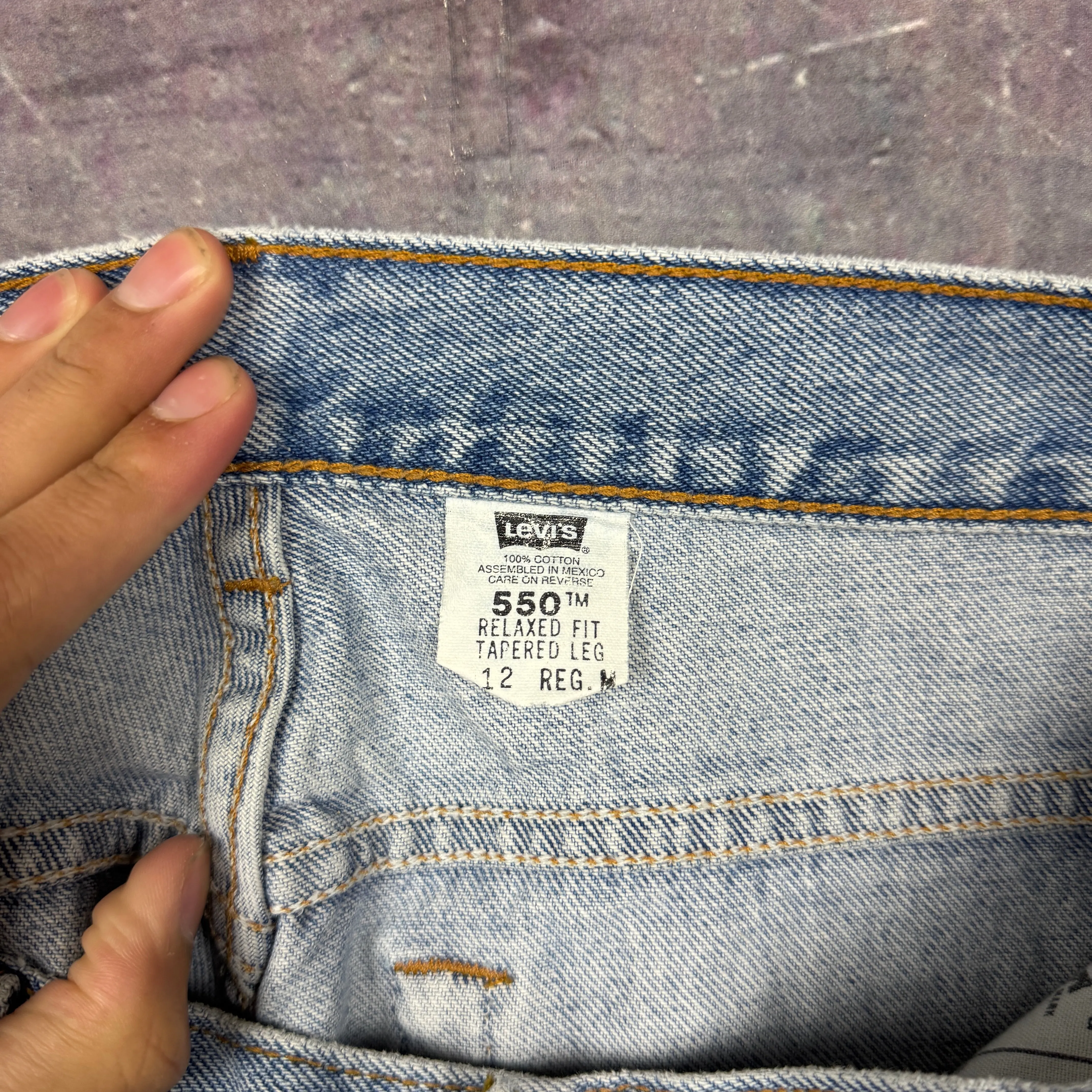 90s Light Wash Levi's 550 Denim Jeans 30x30 2074