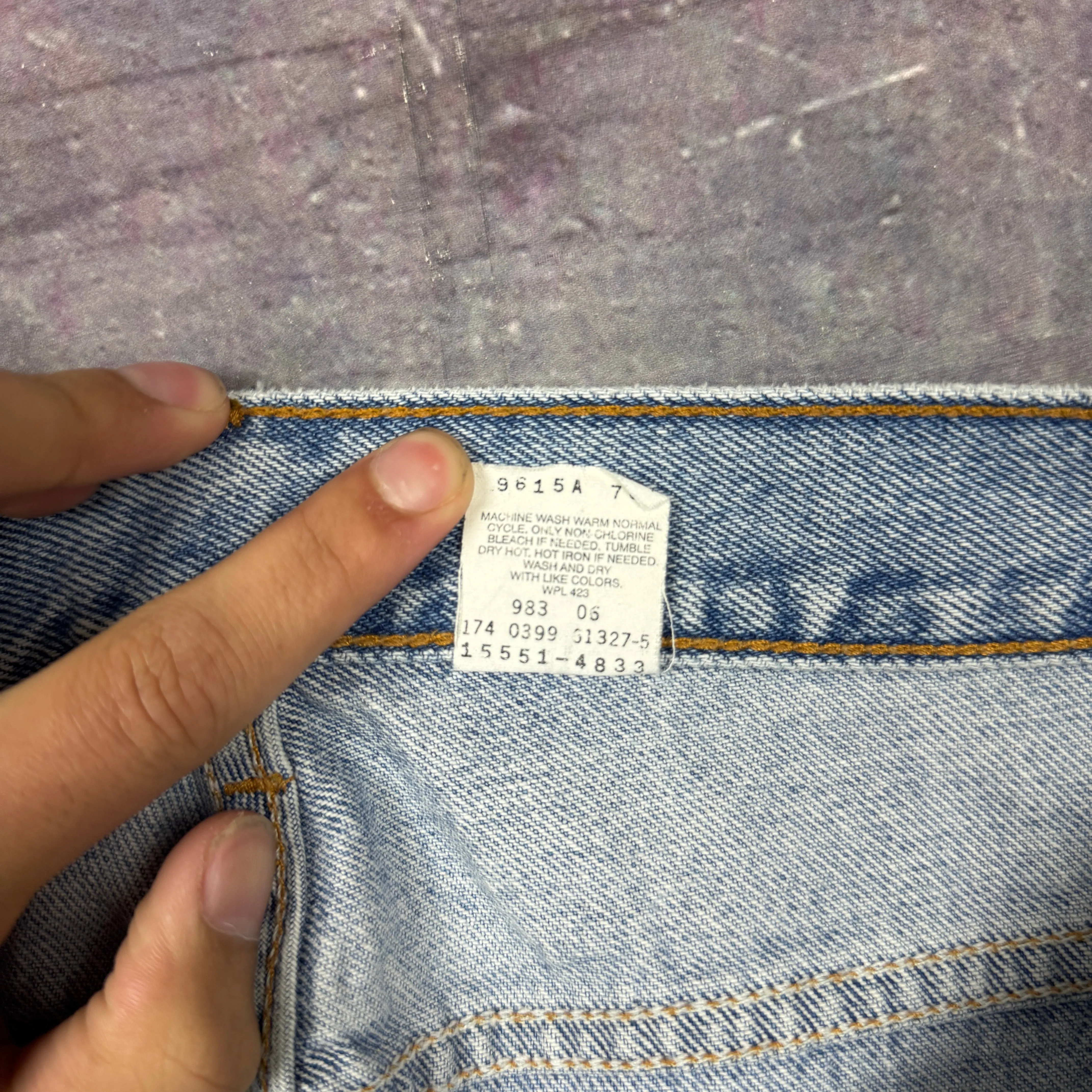 90s Light Wash Levi's 550 Denim Jeans 30x30 2074