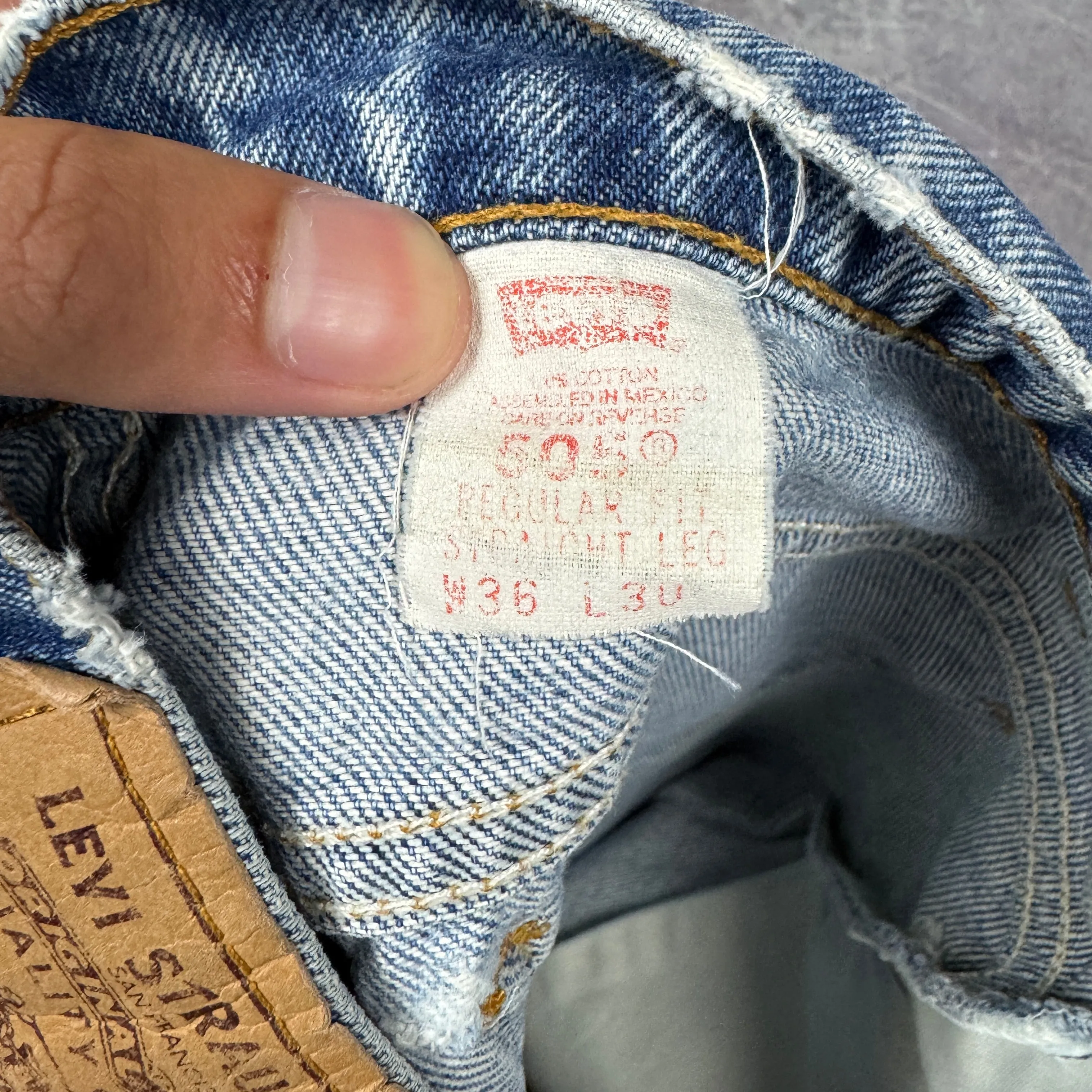 90s Light Wash Orange Tab Levi's 505 Denim Jeans 34x29 0650