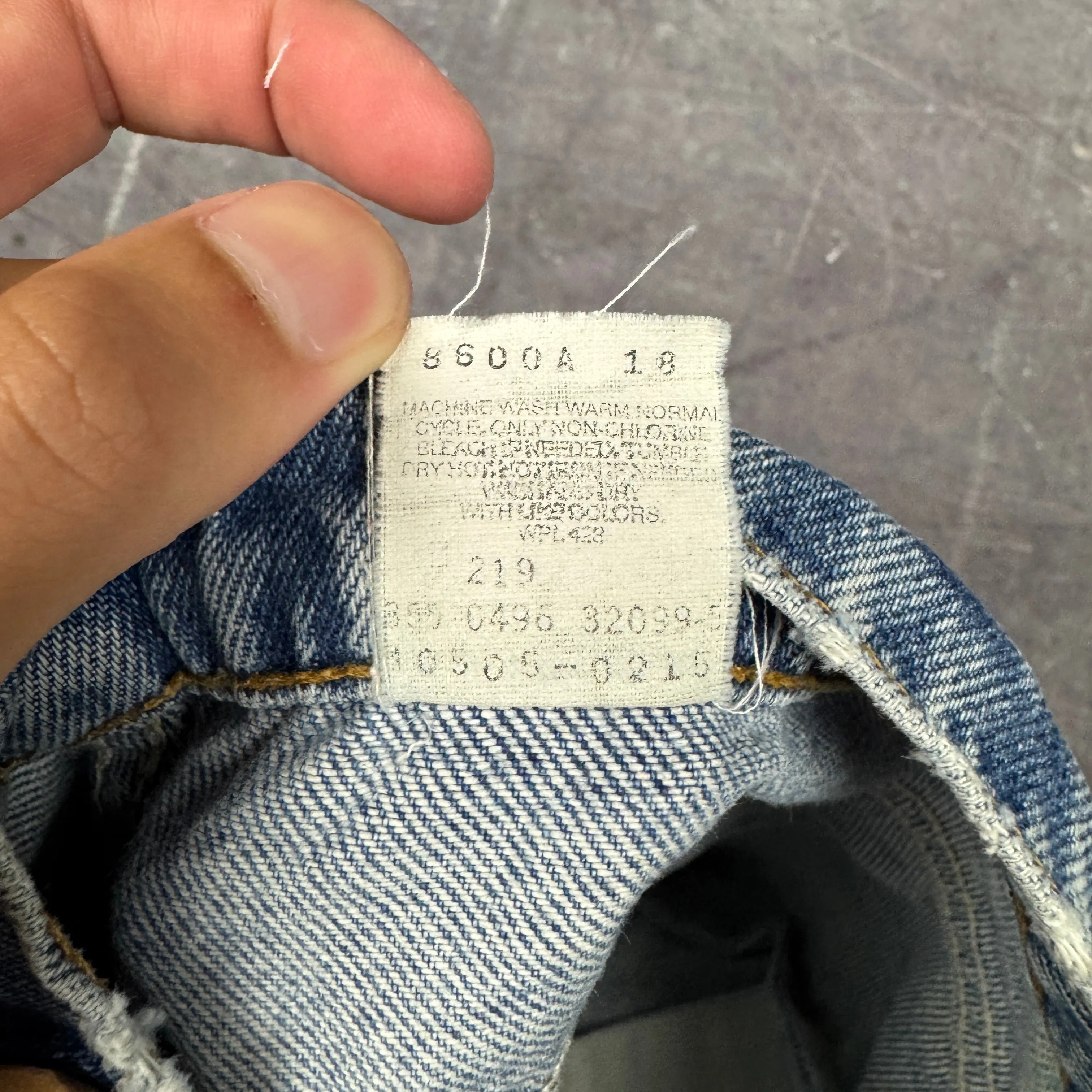 90s Light Wash Orange Tab Levi's 505 Denim Jeans 34x29 0650