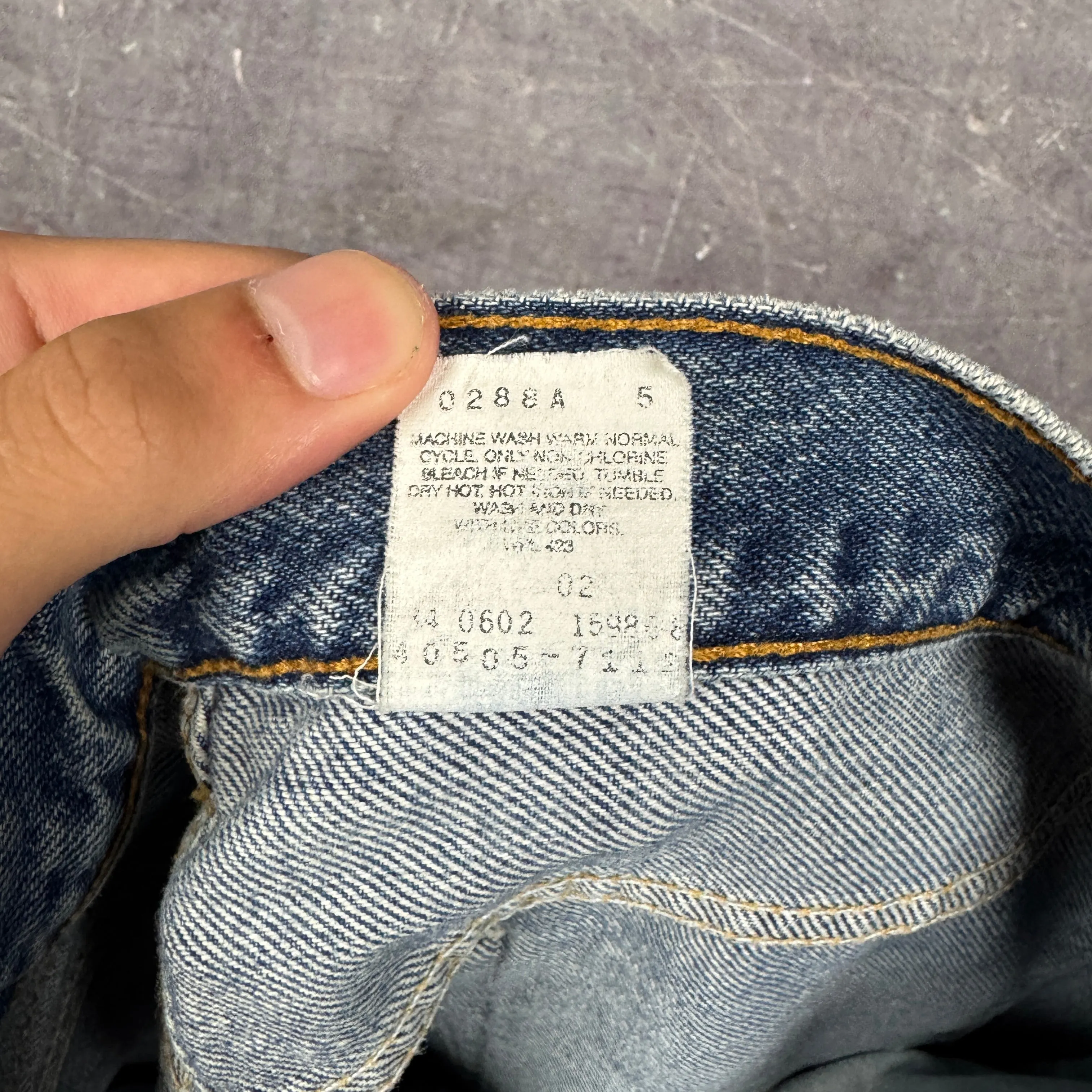 90s Medium Wash Distressed Levi's 505 Denim Jeans 33x32.5 0731