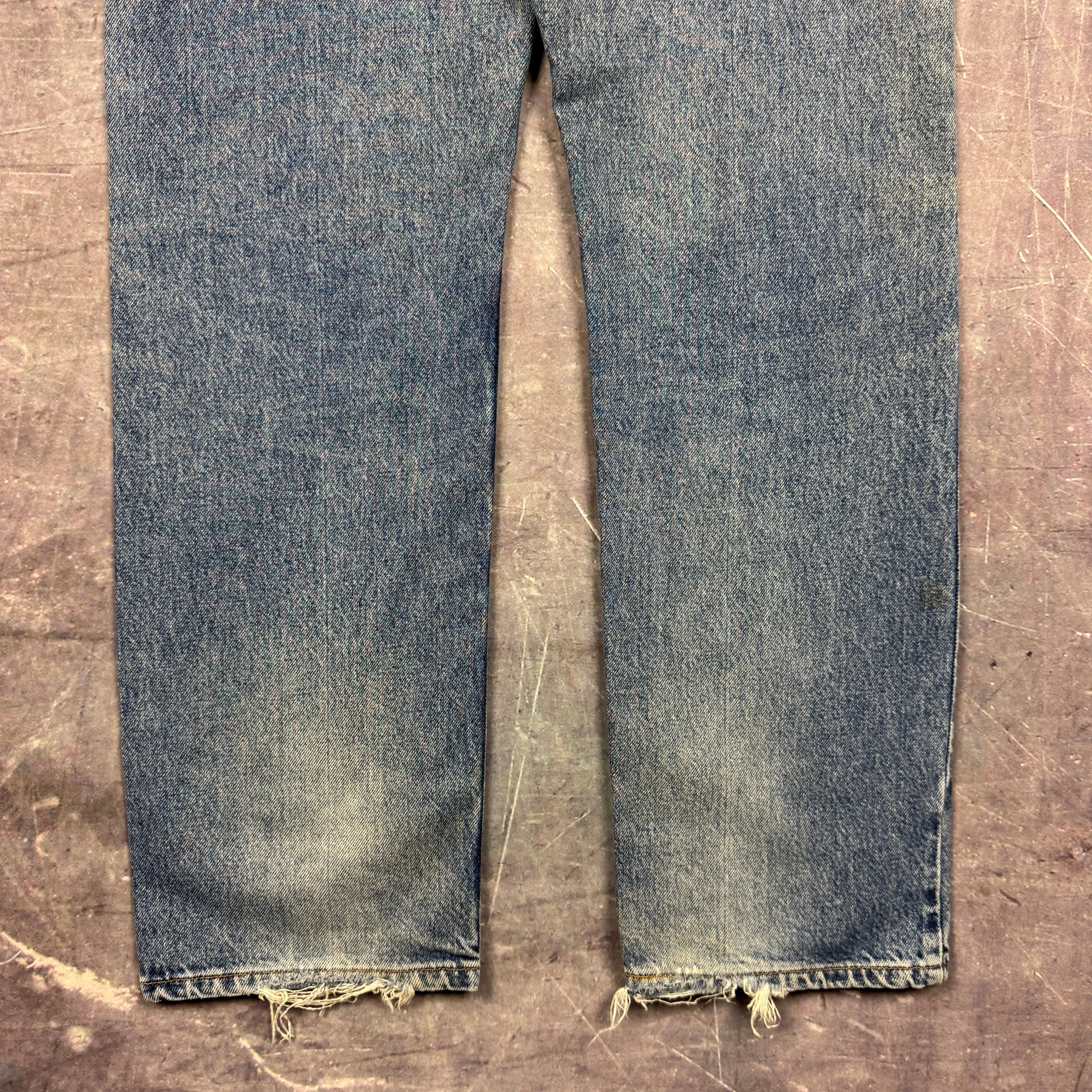 90s Medium Wash Distressed Levi's 505 Denim Jeans 33x32.5 0731