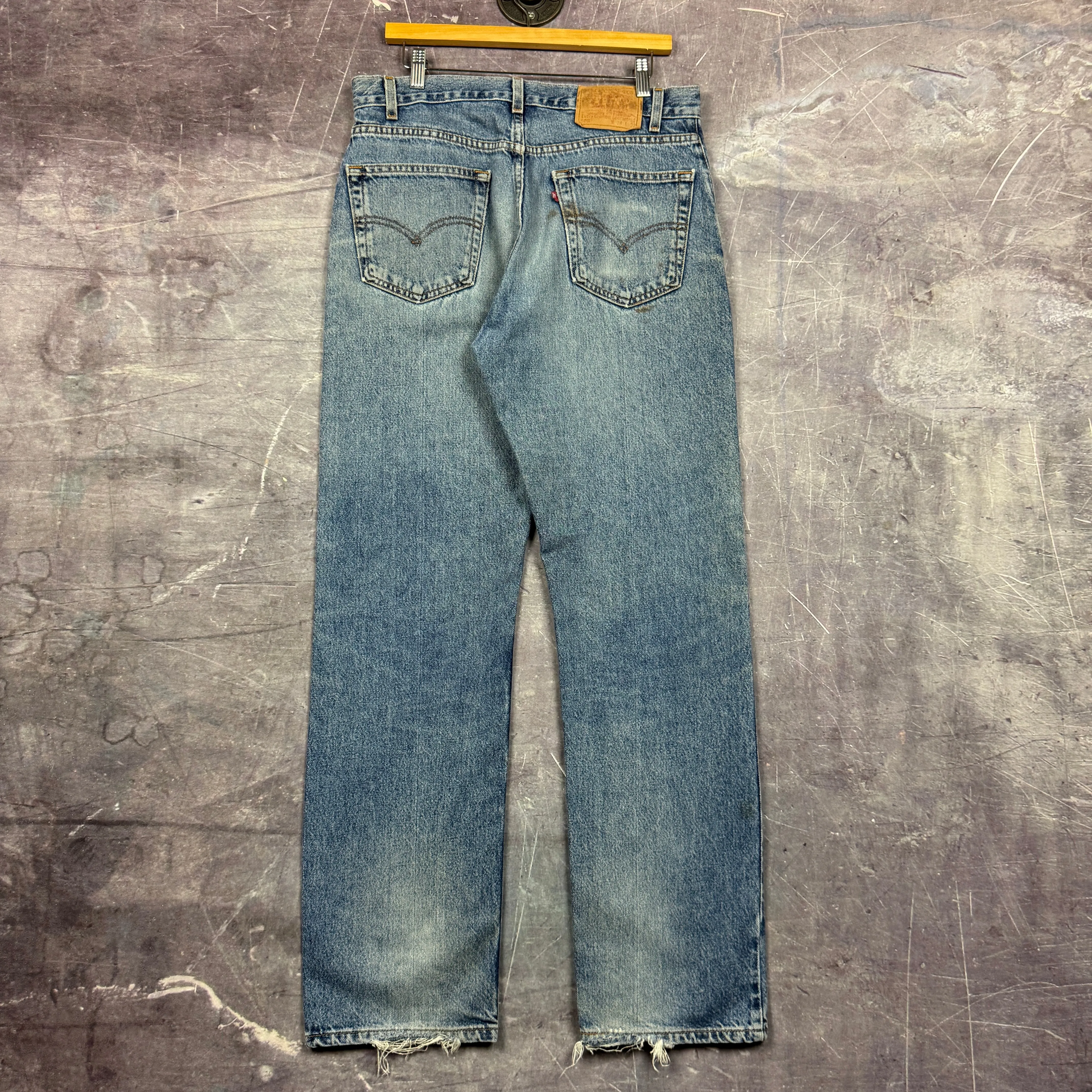 90s Medium Wash Distressed Levi's 505 Denim Jeans 33x32.5 0731