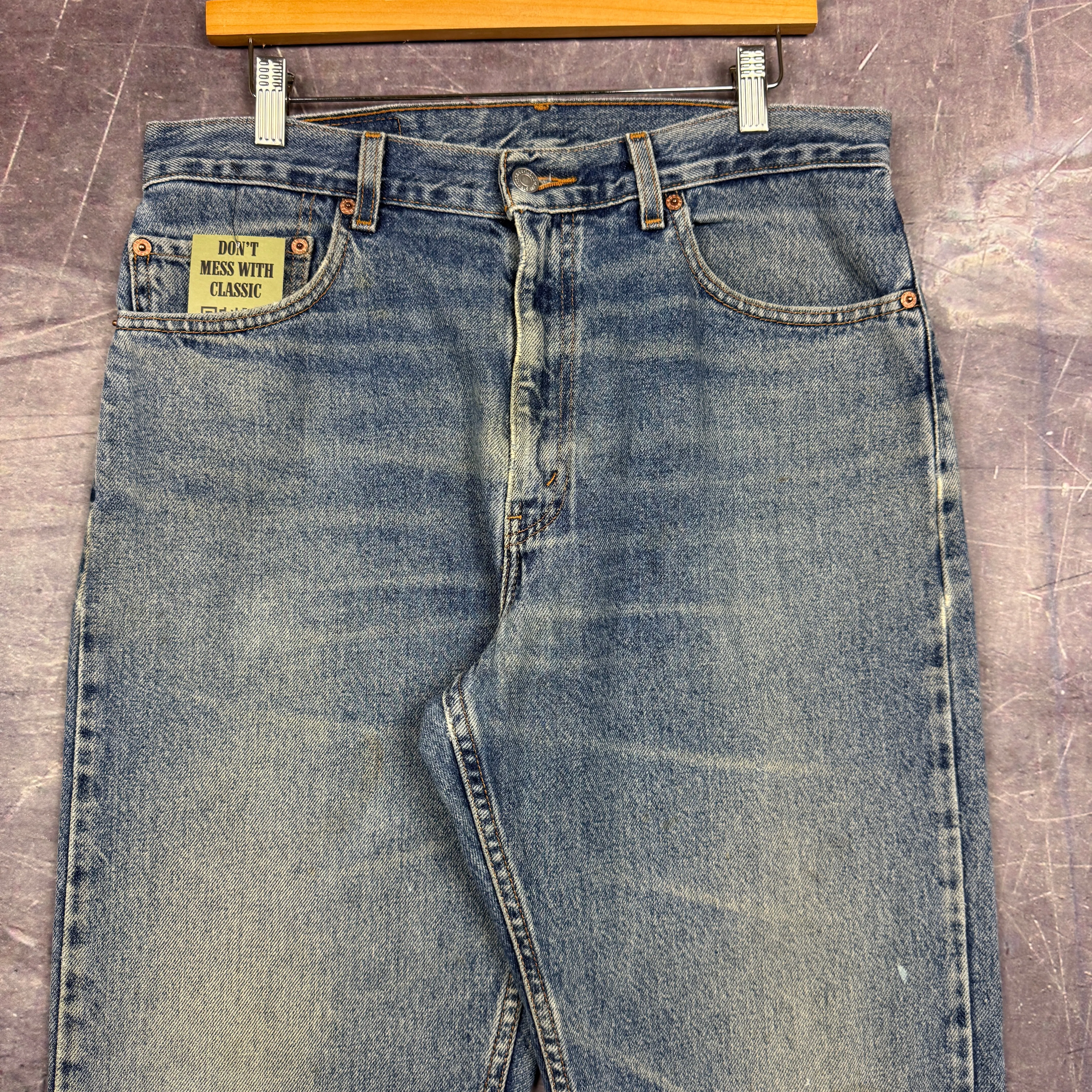 90s Medium Wash Distressed Levi's 505 Denim Jeans 33x32.5 0731