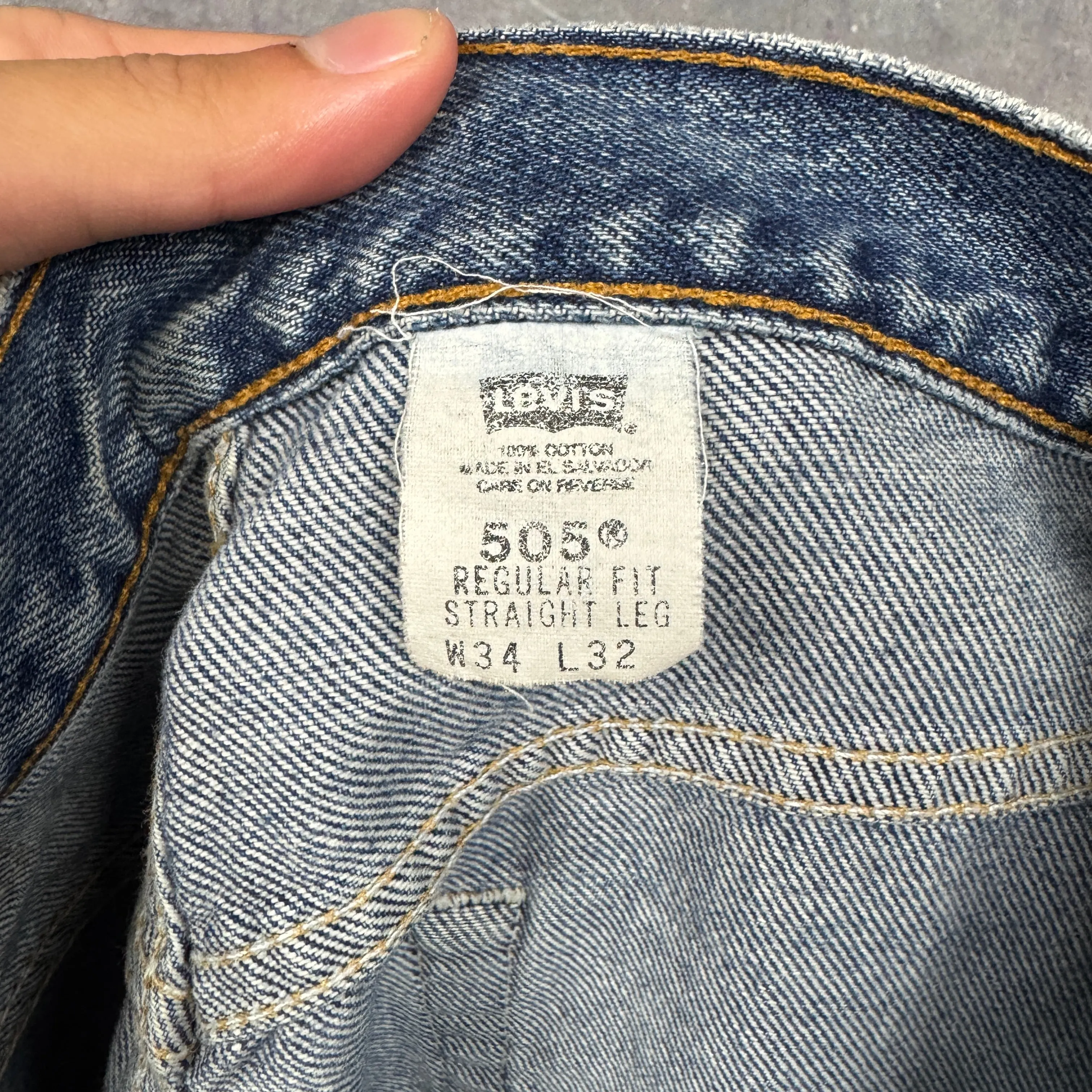 90s Medium Wash Distressed Levi's 505 Denim Jeans 33x32.5 0731