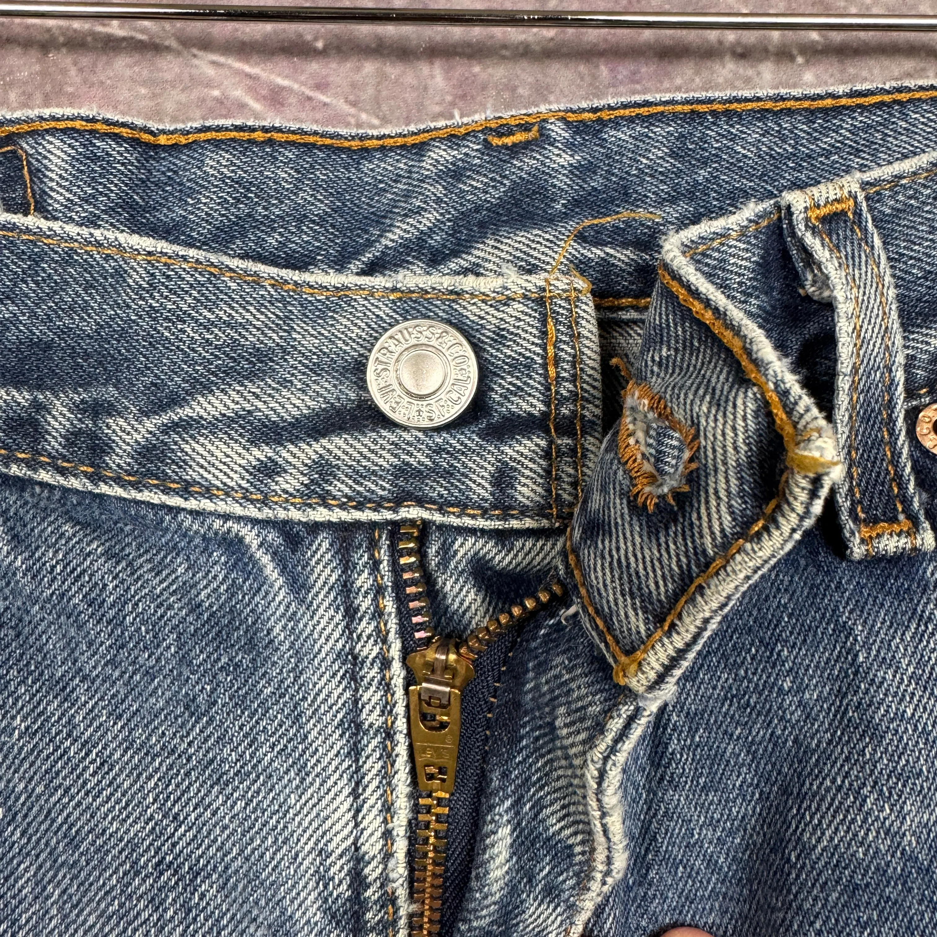 90s Medium Wash Distressed Levi's 550 Denim Jeans 35x32.5 0682