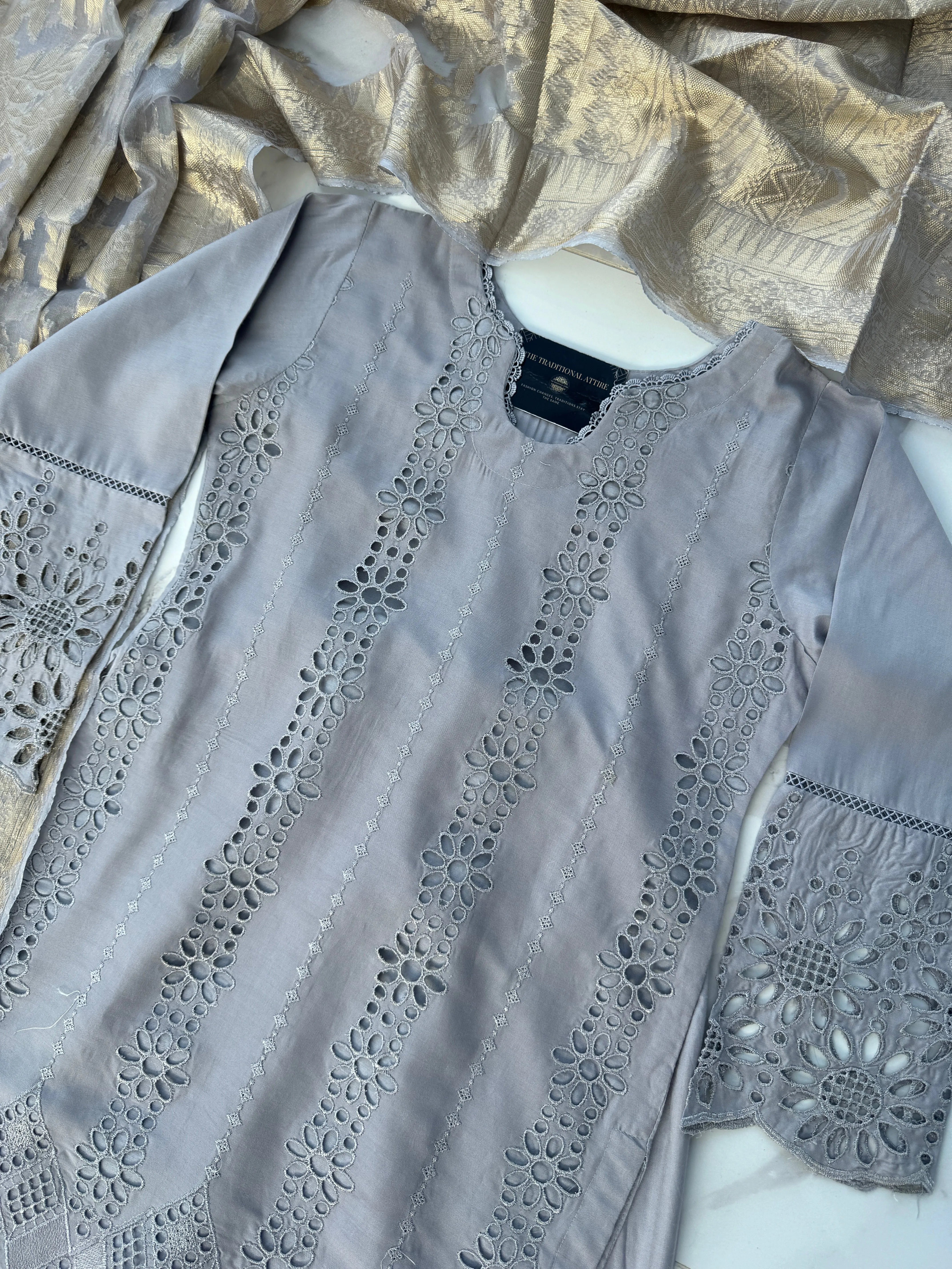 IVY CHIKAN KARI GREY