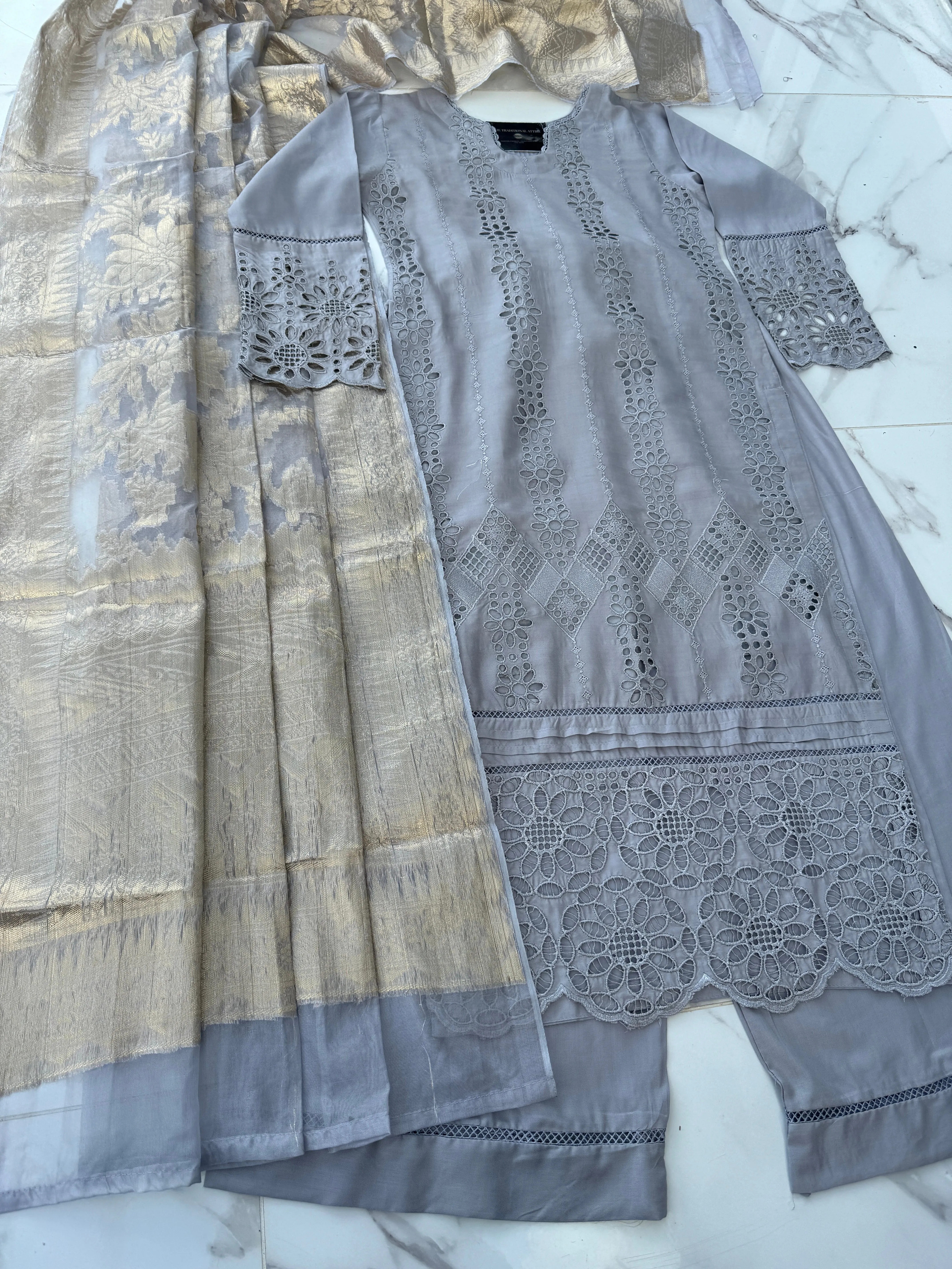 IVY CHIKAN KARI GREY