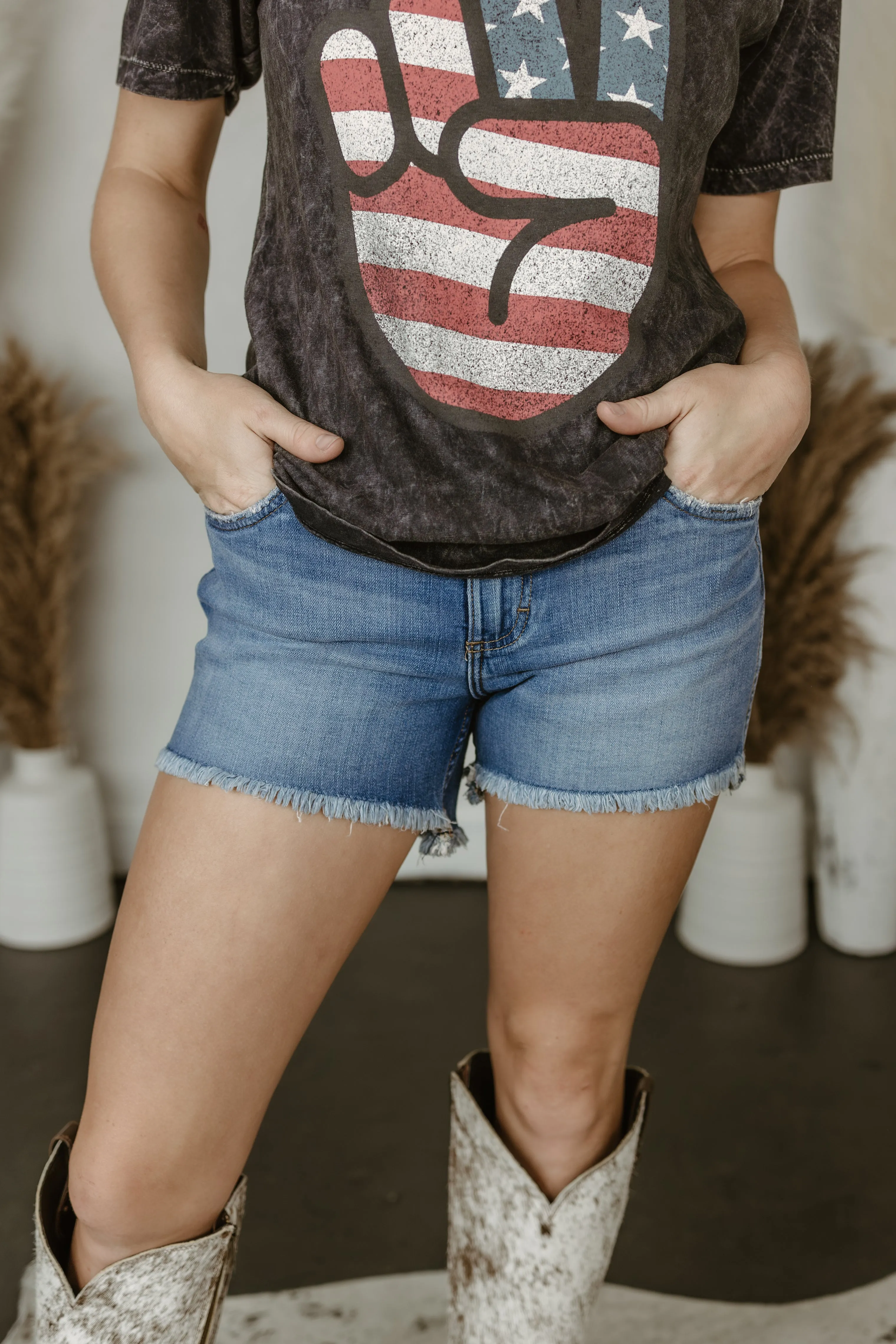 Wrangler Women's Retro High Rise Frayed Hem Cut-Off Shorts