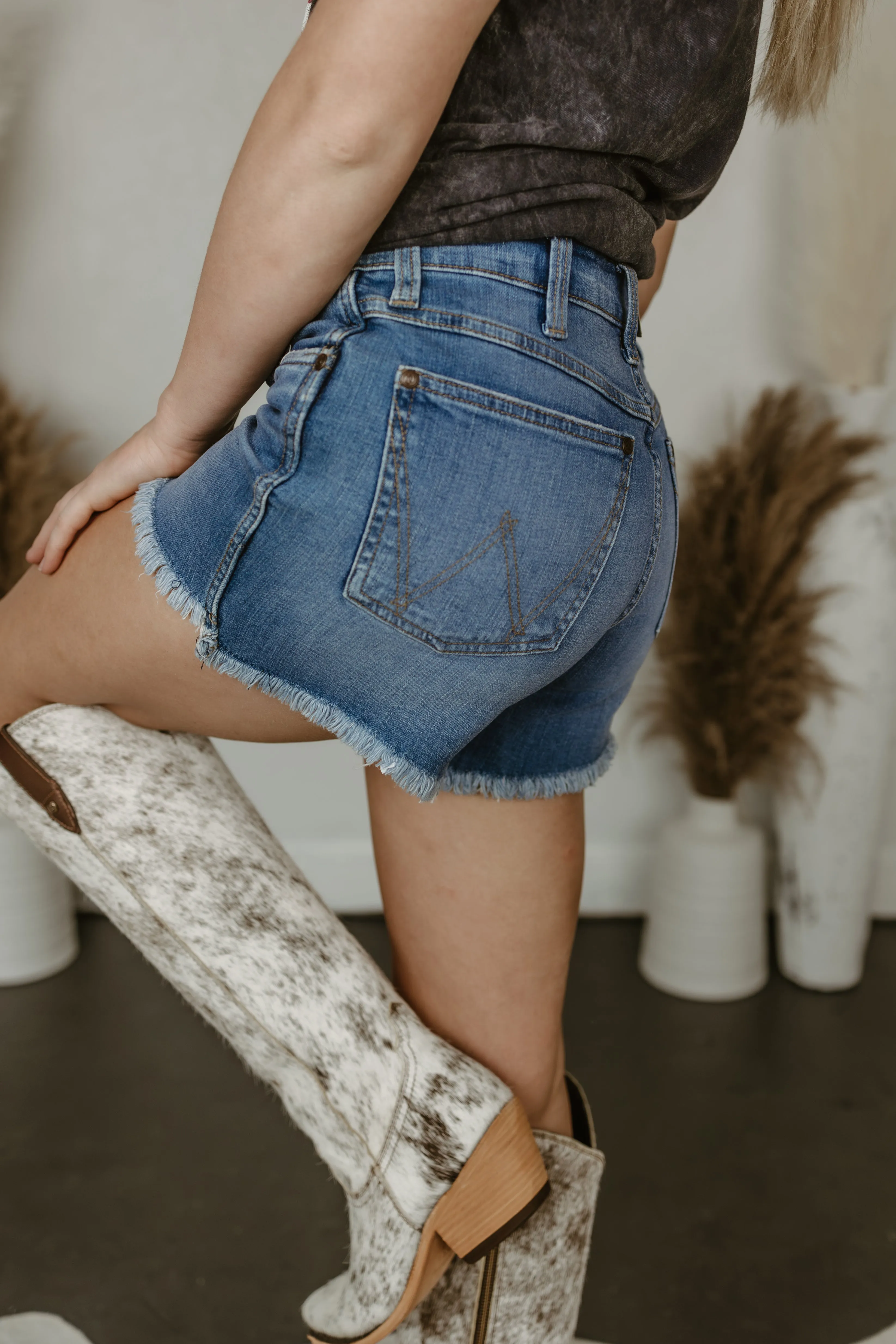 Wrangler Women's Retro High Rise Frayed Hem Cut-Off Shorts