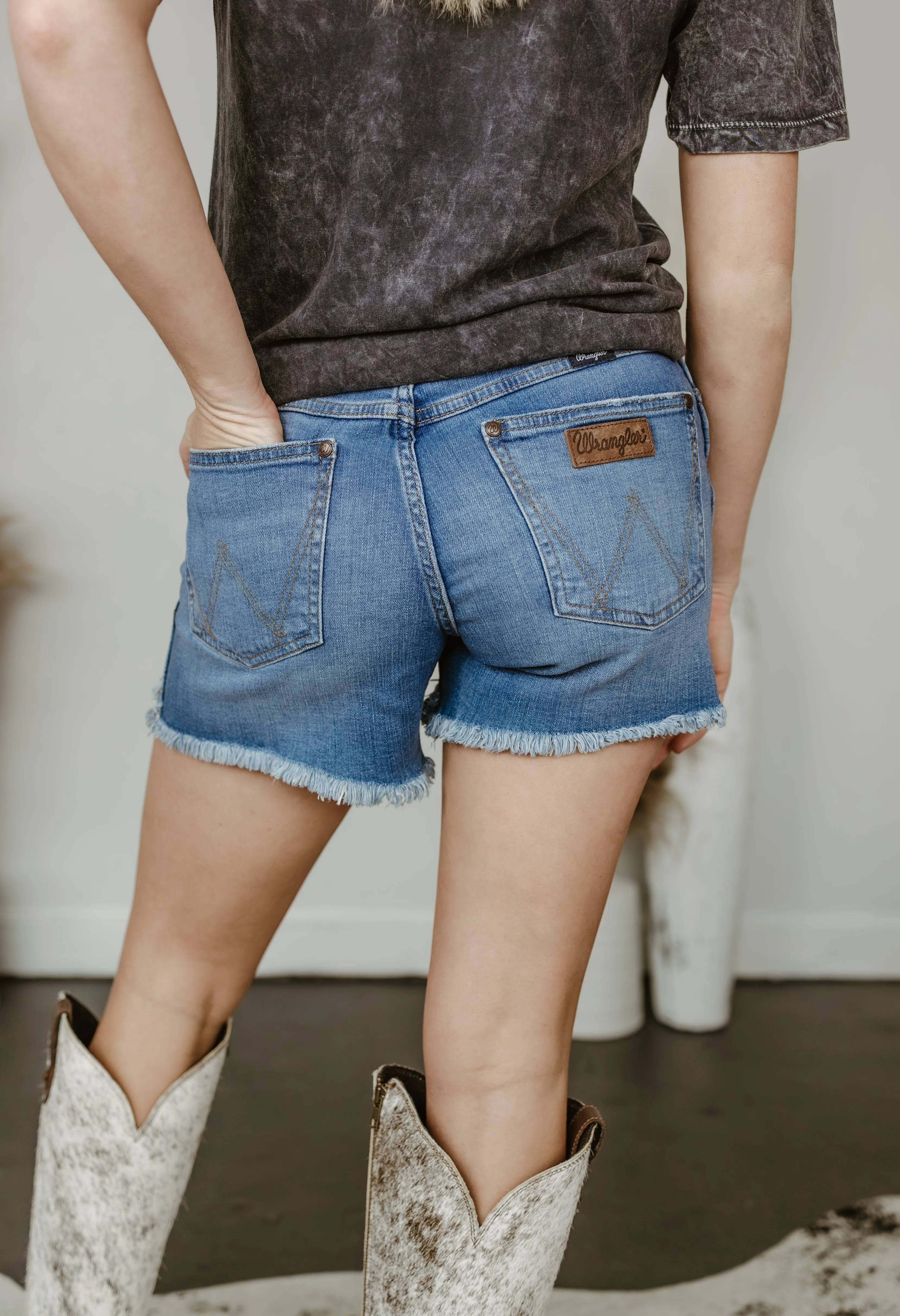Wrangler Women's Retro High Rise Frayed Hem Cut-Off Shorts
